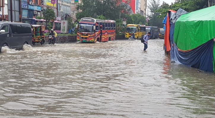 রাজধানীতে বজ্রসহ বৃষ্টি, কমবে তাপমাত্রা